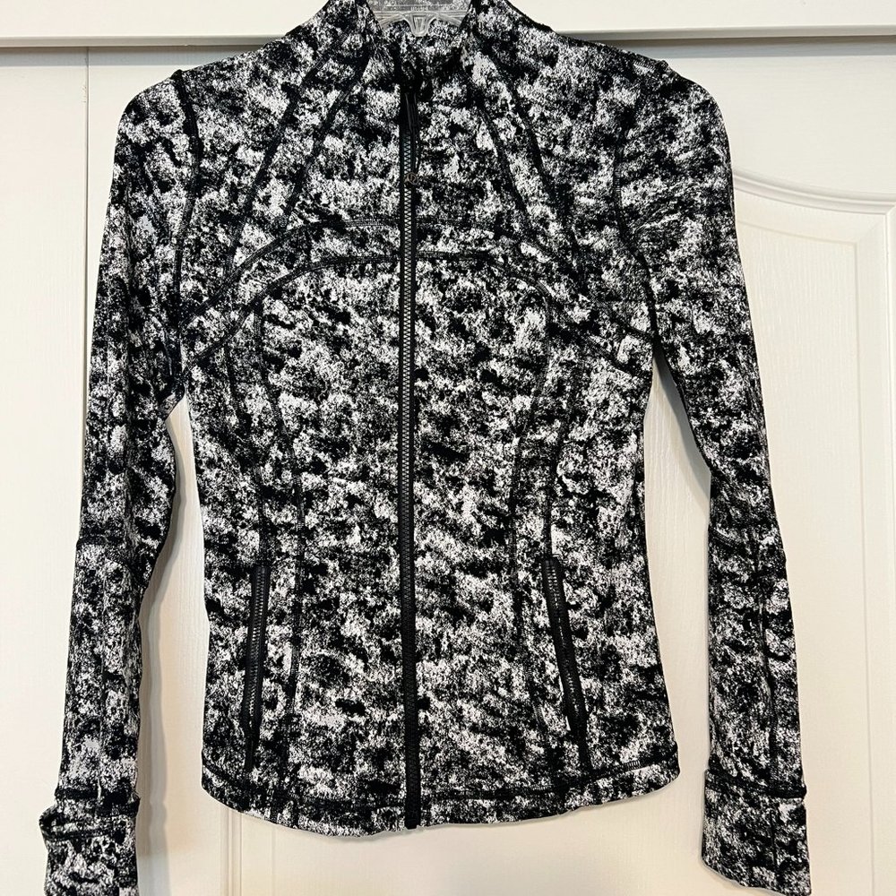 Lululemon Chriasu Black (and White) Define Jacket - Size 8 - Only Worn Twice!